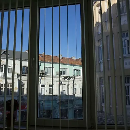 Lime - Fresh 1-bedroom In A Lively Area Apartment