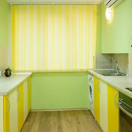 Lime - Fresh 1-bedroom In A Lively Area Apartment